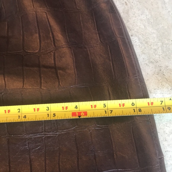 Elements by vakko Leather pressed croc, skirt - Picture 14 of 14